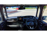 運転席・助手席の俯瞰視点です!乗った際のイメージが湧きますね!