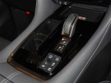 電動パーキングブレーキ・ブレーキホールドを装備してます。ホールド機能は信号待ちが多い一般道で疲労軽減になり、大好評です!
