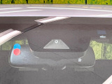【プリクラッシュセーフティ】前方の車両等を検知し、衝突しそうな時は警報で注意を促し、ブレーキを踏む力をサポート。ブレーキを踏めなかった場合は衝突被害軽減ブレーキが作動、衝突回避をサポートします。