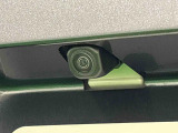 ナビゲーション等を装着した場合にバックするとき後方の安全確認ができるバックカメラが付いてます