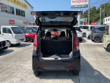 開口幅広く荷物の出し入れ楽です。