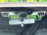 【アイサイトVer2】前方の車両等を検知し、衝突しそうな時は警報で注意を促し、ブレーキを踏む力をサポート。ブレーキを踏めなかった場合は衝突被害軽減ブレーキが作動、衝突回避をサポートします。