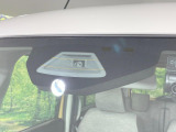 【スズキ セーフティサポート】走行中に前方の車両等を認識し、衝突しそうな時は警報とブレーキで衝突回避と被害軽減をアシスト。より安全にドライブをお楽しみいただけます。