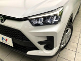 【LEDヘッドライト】悪天候や夜間走行時も良好な視界を確保し安心して運転できる高輝度LEDヘッドライトを装備!点灯速度が早く、消費電力も抑えられています。