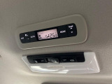 【リアオートエアコン】広い後部座席には必須の機能!風量や温度を自動で調整し前席と同様な車内環境にしてくれるリアオートエアコンを装備。夏の暑さも冬の寒さもストレスなく快適にお過ごしいただけます♪