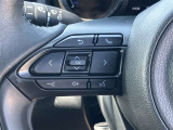 ステアリングスイッチ付き。前方から目を離すことなく操作することが可能です。