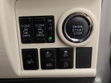 荷物で両手がふさがっていても電動でドアがオープン 乗るのも積み込みもスムーズにです。
