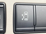 【パワースライドドア】スマートキーや運転席のスイッチでスライドドアの開閉が可能♪電動だから力を入れてドアを開ける必要が無く、小さいお子様でも、重い荷物を持っている時もラクに開け閉めできます♪