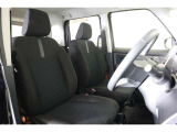 厚みがあって、座り心地のいいシート。運転席も助手席もリラックスしてゆったりと座れます。