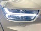●LEDヘッドライト:夜間走行時も良好な視界を確保し安心して運転できる高輝度LEDヘッドライトを装備!点灯速度が早く、消費電力も抑えられています。