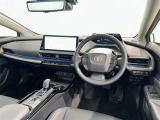 運転席まわりです。 各操作スイッチは使いやすい位置に配置されてます。