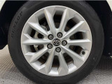 「トヨタ純正アルミホイール」を装着!純正なので車のデザインともマッチしています。高級感やスポーティーさを際立たせてくれます。