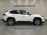 【まるごとクリーニング】シートを取り外し、車内を徹底洗浄。隅々まで丁寧に仕上げています。