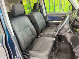 運転席まわりには十分なスペースがあり、大柄な方でもゆったり運転していただける環境です。