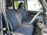 適度なホールド感と快適な座り心地の運転席シートまわり!