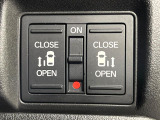 【両側パワースライドドア】スマートキーや運転席のスイッチで後席両側スライドドアの開閉が可能♪電動だから力を入れてドアを開ける必要が無く、小さなお子様でも簡単に開け閉めでき快適です♪