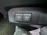 充電用USB端子付き。スマートフォンなどの充電に便利です。