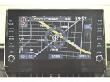 ディスプレイオーディオを装備。スマホとクルマをつなぐことで、これまでのナビに加えて、いろんなサービスが楽しめます。