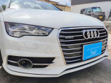 ひと目で心を惹く、その表情シングルフレームグリルを中心に構成されたフロントフェイスが、A7スポーツバックならではの品格とスポーティさを表現見る角度によって表情を変える、Audiらしい洗練されたデザインです