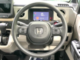 インテリアに合わせたデザインのステアリングは、運転される方のことも考え、運転しやすい形状、大きさです。是非一度、実際に触ってお確かめください。