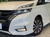 【LEDヘッドライト】悪天候や夜間走行時も良好な視界を確保し安心して運転できる高輝度LEDヘッドライトを装備!点灯速度が早く、消費電力も抑えられています。
