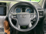 【純正革巻きステアリング】上質な革を使用することで、手にしっかり馴染みとても運転しやすいハンドルです♪