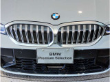 【キドニーグリル】BMWは約90年もの間、ほぼ全ての車両にひと目でBMWだと分かるこの特徴的なフロントグリルが備えられ、デザイン・アイコンとして親しまれてきました。