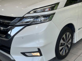 【LEDヘッドライト】悪天候や夜間走行時も良好な視界を確保し安心して運転できる高輝度LEDヘッドライトを装備!点灯速度が早く、消費電力も抑えられています。