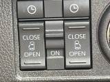 【両側パワースライドドア】スマートキーや運転席のスイッチで後席両側スライドドアの開閉が可能♪電動だから力を入れてドアを開ける必要が無く、小さなお子様でも簡単に開け閉めでき快適です♪