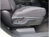 【シートアジャスター】上下調整できるシートアジャスター!運転手にあったドライバーズポジションができますね。