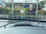 【 ヘッドアップディスプレイ 】運転中の視線移動を減らし、前方注視を維持することで安全性を高めることができます!