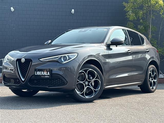 ステルヴィオ  4WD 本革シート