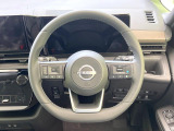 インテリアに合わせたデザインのステアリングは、運転される方のことも考え、運転しやすい形状、大きさです。是非一度、実際に触ってお確かめください。