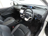シンプルで使いやすいデザインの運転席です。