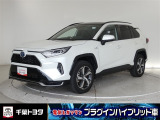 厳選されたトヨタ認定中古車のRAV4PHEVです。環境にやさしく燃費性能も良いハイブリット車です。静かな走りによる快適な静粛性の室内を実感できます。