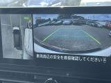 車を真上から見ているように、周囲の状況を把握しながら安心して駐車が行えるアラウンドビューモニター!