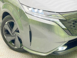 【LEDヘッドライト】悪天候や夜間走行時も良好な視界を確保し安心して運転できる高輝度LEDヘッドライトを装備!点灯速度が早く、消費電力も抑えられています。