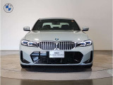 【キドニーグリル】BMWは約90年もの間、ほぼ全ての車両にひと目でBMWだと分かるこの特徴的なフロントグリルが備えられ、デザイン・アイコンとして親しまれてきました。