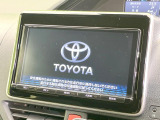 【メーカー純正ナビ】インテリアに溶け込むスタイリッシュな「専用設計」メーカーナビを装備♪視認性や操作性など基本性能にも優れ、より上質なカーライフをお楽しみいただけます。