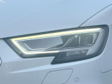 ●LEDハイビームが多数独立で存在し、ハイビーム時に対向車や前方を走る車の部分をロービームに切り替えが可能!!シーケンシャルウインカーも装備!!