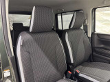 高いホールド性で運転姿勢が安定します。長距離ドライブでも疲れにくいのが魅力です。
