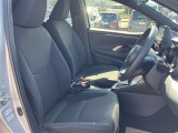 高いホールド性で運転姿勢が安定します。長距離ドライブでも疲れにくいのが魅力です。快適なドライビングライフをお送りください♪
