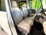 運転席シート廻りは使用感も少なく、良好な状態となっています。丁寧に使われていたことがよくわかりますね。