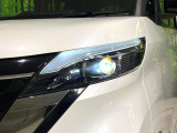 【LEDヘッドライト】悪天候や夜間走行時も良好な視界を確保し安心して運転できる高輝度LEDヘッドライトを装備!点灯速度が早く、消費電力も抑えられています。