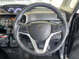 【純正革巻きステアリング】上質な革を使用することで、手にしっかり馴染みとても運転しやすいハンドルです♪
