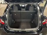 トランク収納スペースをご確認ください。荷物の積み下ろしがしやすい広さを確保しており、日常使いからレジャーまで幅広く活用できます。