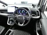 【運転席まわり】・・・ハンドルやシートなども隅々までクリーニング済み。キレイな車内でドライブがより一層快適にお楽しみいただけると思います。