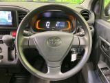 インテリアに合わせたデザインのステアリングは、運転される方のことも考え、運転しやすい形状、大きさです。是非一度、実際に触ってお確かめください。
