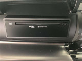 CD・DVDデッキが装着されており、お気に入りのCDやDVDを車内再生できます。