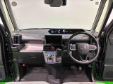 見易い計器類と運転し易いドライビングポジションは、視角も少なく前方&左右の見切りが良く運転し易いクルマです